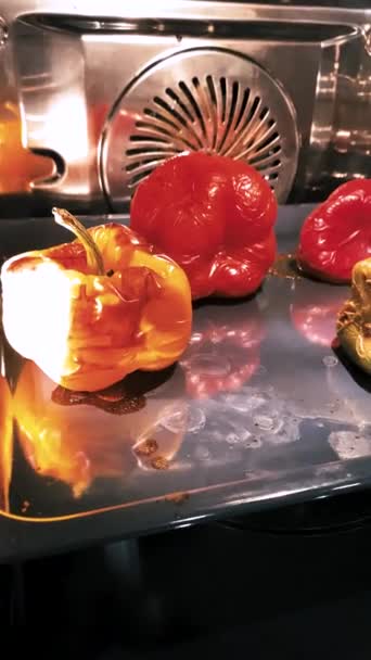 オーブンで焼いたピーマン — ストック動画