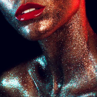 Altın parıltı yüzünde Beautyful Kız