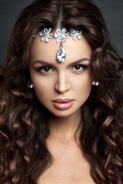 uzun kıvırcık kumral esmer güzel model.