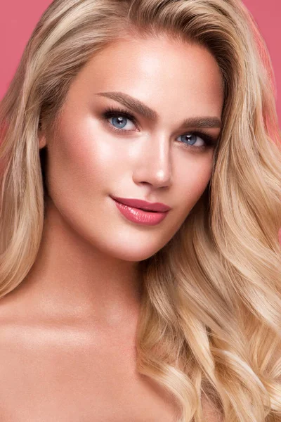 Beautiful Fashion Luxury Makeup Långa Ögonfransar Perfekt Hudmakeup Skönhet Modell — Stockfoto