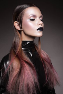 Portre Studio içinde karanlık güzel Gotik kadın