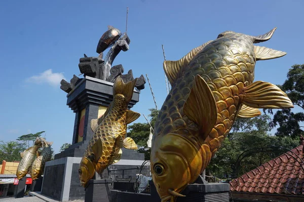 Monumento Koi Monumento Peixe Koi Blitar Java Oriental Indonésia — Fotografia de Stock