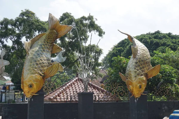 Monumento Koi Monumento Pesci Koi Blitar Giava Orientale Indonesia — Foto Stock