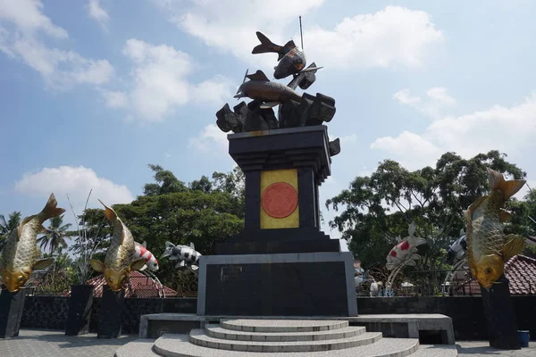 Pomnik Koi Pomnik Ryby Koi Blitar Jawa Wschodnia Indonezja — Zdjęcie stockowe