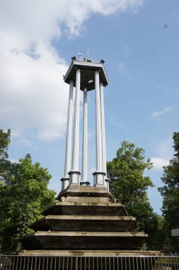 Alun Alun Tulung Agung 'daki büyük anıt.