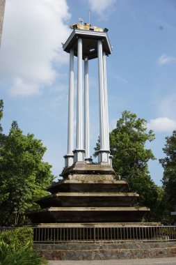 Alun Alun Tulung Agung 'daki büyük anıt.