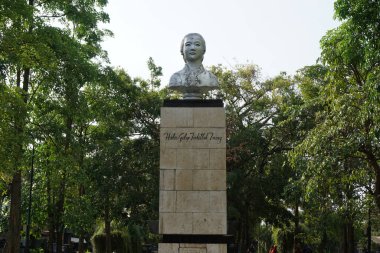 Tulung Agung 'daki Kartini Anıtı. Kartini Endonezyalı kadın kahramanlardan biri.