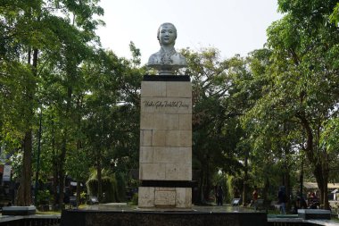 Tulung Agung 'daki Kartini Anıtı. Kartini Endonezyalı kadın kahramanlardan biri.