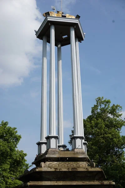 Het Grote Monument Aluminium Aluminium Tulung Agung — Stockfoto
