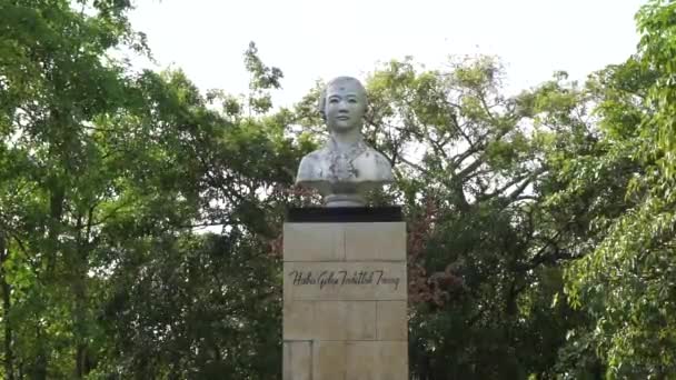 Kartini Denkmal Tulung Agung Kartini Ist Eine Der Indonesischen Heldinnen — Stockvideo