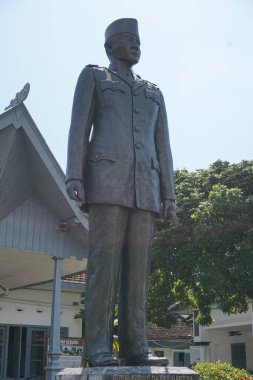 Sukarno heykeli istana gebang 'da. Sukarno Endonezya 'nın ilk cumhurbaşkanı.