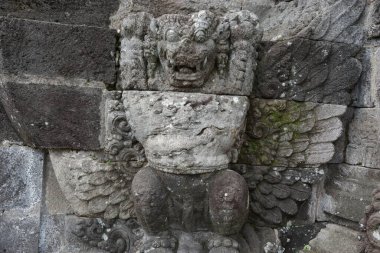 Taş penataran tapınağı (panataran tapınağı), Blitar, Doğu Java Endonezya üzerine oyulmuş taş