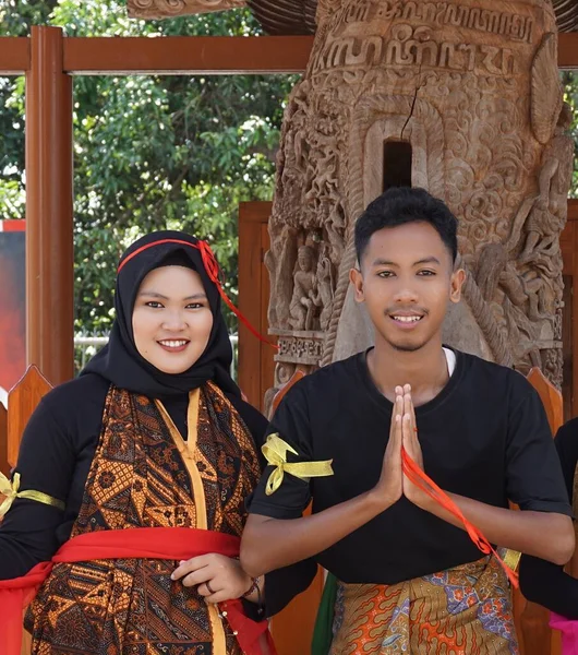 Adolescentes Indonesios Practican Danza Tradicional Istana Gebang Con Ropa Tradicional — Foto de Stock