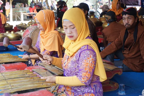 Javanese Kvinna Uppträda Scenen Sanggar Beach Bär Tyvärr Traditionell Trasa — Stockfoto