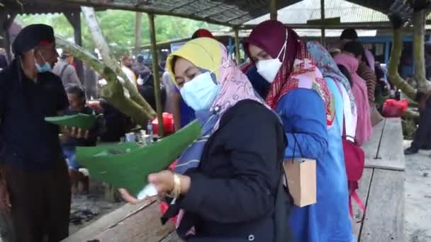 Mensen Eten Samen Javaanse Thanksgiving Mensen Die Eten Sedekah Bumi — Stockvideo
