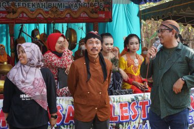 Sanggar Plajı 'nda Sedekah Bumi' nin açılış konuşması.