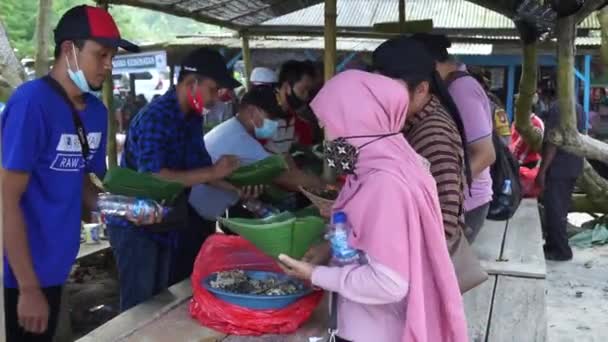 Folk Äter Tillsammans Javanese Thanksgiving Människor Äter Sedekah Bumi Sanggar — Stockvideo