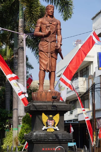 Monumentet Panji Asmoro Bangun Kediri Statyn Håller Lotus Blomma Och — Stockfoto