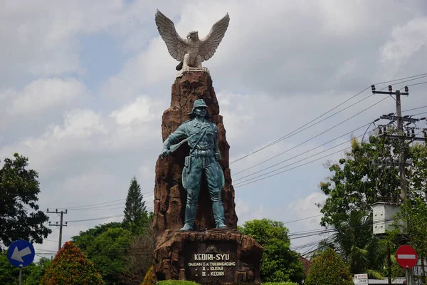 Monumento Kediri Syu Peta Kediri Estatua Con Espada Keris Arma — Foto de Stock