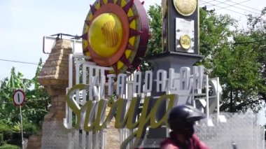 Kediri 'deki Güzel Şehir Anıtı (Monumen Kediri Kota Adipura)