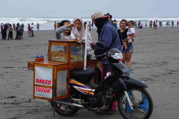Vendedor Comida Callejera Indonesia Playa Sabor Comida Indonesia Realmente Delicioso — Foto de Stock