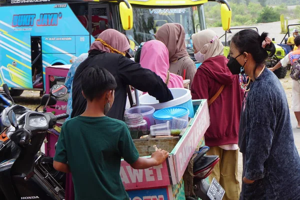 Plajdaki Endonezyalı Sokak Yemekleri Satıcısı Endonezya Yemeklerinin Tadı Gerçekten Lezzetli — Stok fotoğraf
