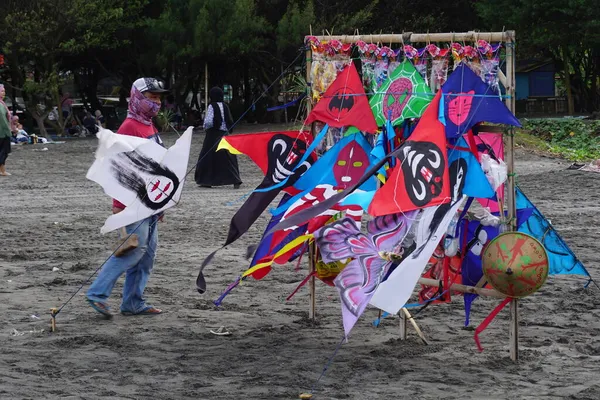 Sprzedawca Latawców Plaży Parang Tritis Yogyakarta Indonezja — Zdjęcie stockowe