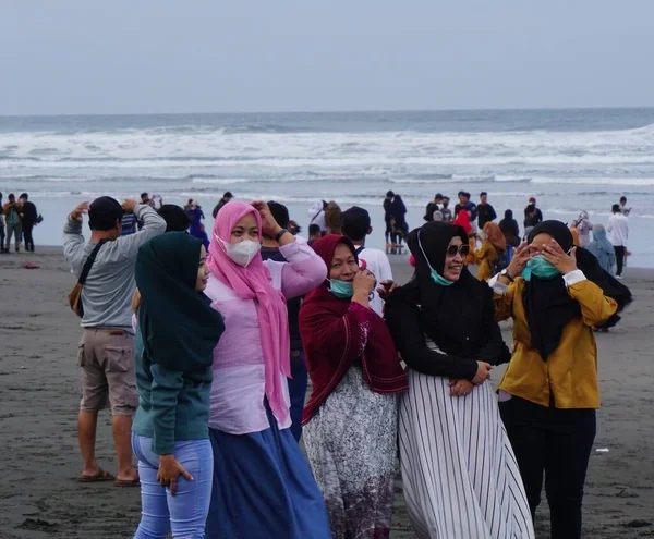 Vacances Avec Les Gens Sur Plage Parang Tritis Yogyakarta Indonésie — Photo