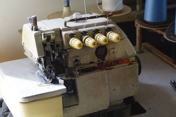 Old Sewing Machine Natural Background — Stock Photo, Image