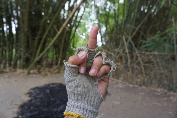 手穴と壊れた手袋 — ストック写真