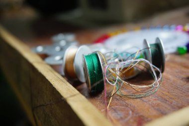 Doğal arkaplanı olan başlık