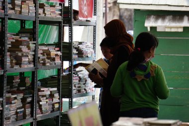 Blitar, East Java, Endonezya 'daki bir kitap fuarındaki atmosfer