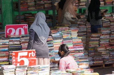 Blitar, East Java, Endonezya 'daki bir kitap fuarındaki atmosfer
