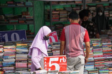 Blitar, East Java, Endonezya 'daki bir kitap fuarındaki atmosfer