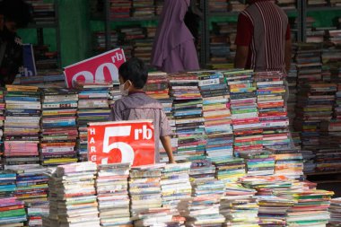 Blitar, East Java, Endonezya 'daki bir kitap fuarındaki atmosfer