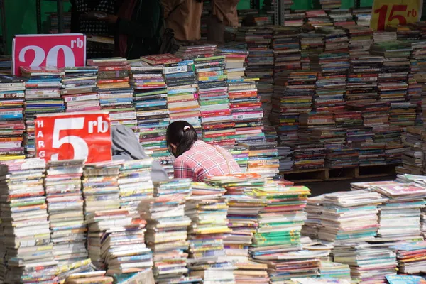 Blitar, East Java, Endonezya 'daki bir kitap fuarındaki atmosfer