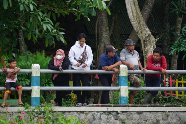 Algunas Personas Viendo Gropyok Iwak Gropyok Iwak Significa Pesca Festival —  Fotos de Stock