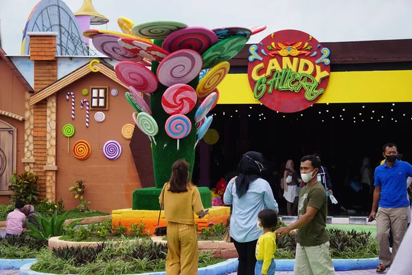 Niektórzy Ludzie Wakacje Dunia Candy Cukierkowy Świat Wates Kediri Dunia — Zdjęcie stockowe
