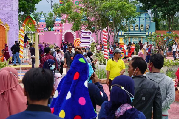 Algumas Pessoas Férias Dunia Candy Mundo Dos Doces Wates Kediri — Fotografia de Stock