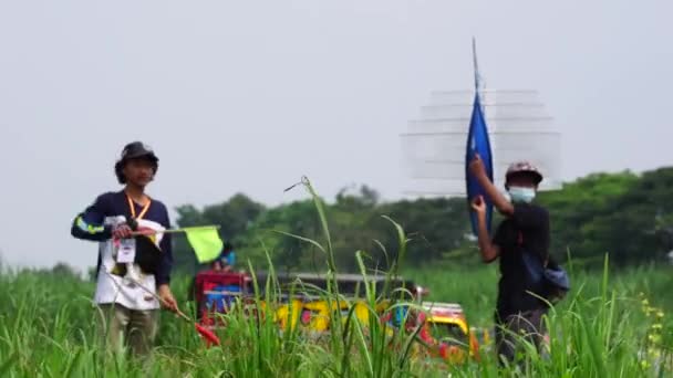 インドネシアの凧祭り インドネシアにはガパンガンやバティック アーサー 列車ナガなど 多くの種類の凧があります — ストック動画