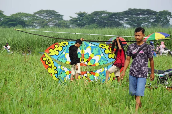 Endonezya Uçurtma Festivali Endonezya Gapangan Tren Naga Batik Arsir Benzerleri — Stok fotoğraf