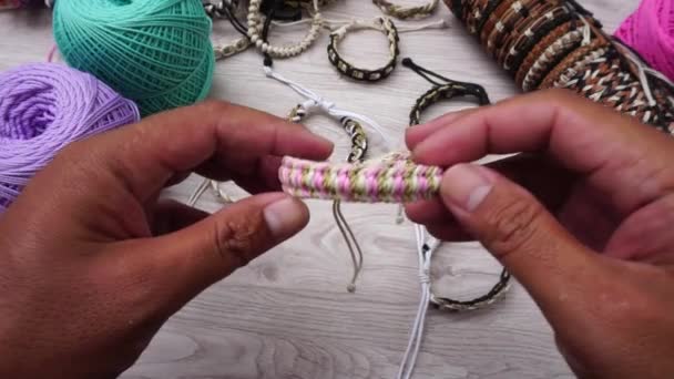 Красивий Етнічний Мотузковий Браслет — стокове відео