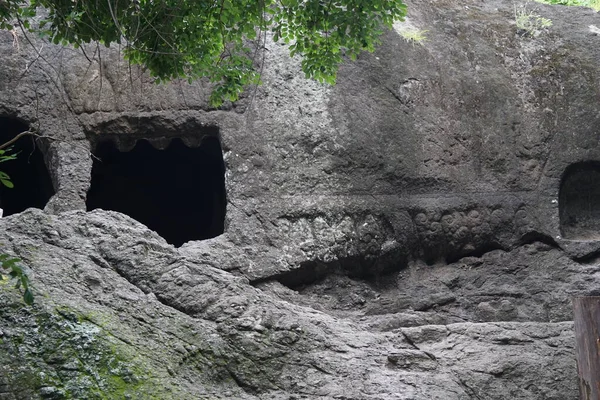 セロマンレン洞窟 Selomangleng Cave Selomangleng インドネシアの東ジャワ州ケディリ Kediri に位置するケディリ王室の洞窟である この洞窟はキリスキ女神の瞑想の場所です — ストック写真