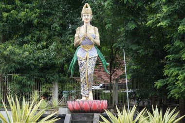 Kili Suci tanrıçasının selomangleng mağarasındaki heykeli. Kili Suci, Cava tanrıçalarından biridir.