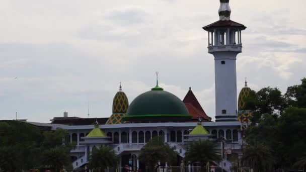 美しいMasjid Agung Blitar モスクは1820年に建設された — ストック動画