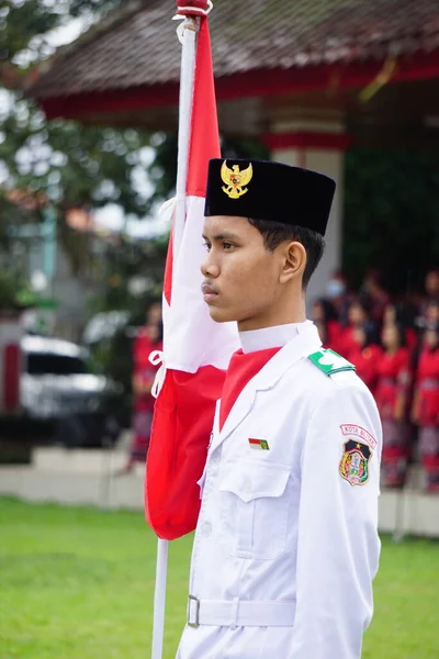 Paskibraka Alfiere Indonesiano Con Bandiera Nazionale Durante Grebeg Pancasila — Foto Stock