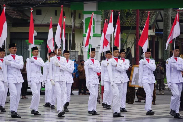 Paskibraka Indonesischer Fahnenschwenker Mit Nationalflagge Während Grebeg Pancasila — Stockfoto