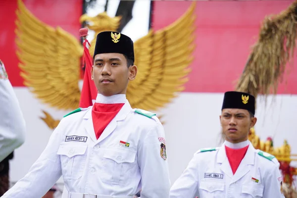 Paskibraka Alfiere Indonesiano Con Bandiera Nazionale Durante Grebeg Pancasila — Foto Stock