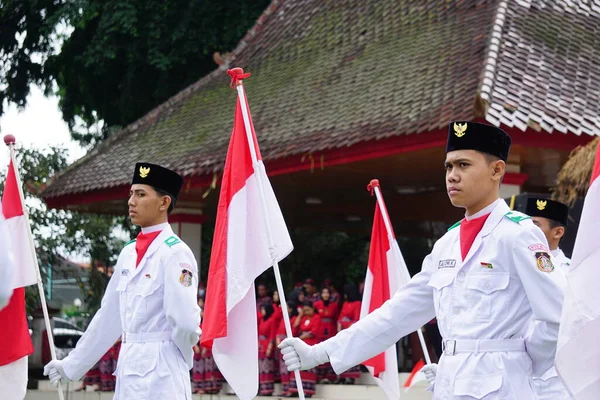 Paskibraka Alfiere Indonesiano Con Bandiera Nazionale Durante Grebeg Pancasila — Foto Stock