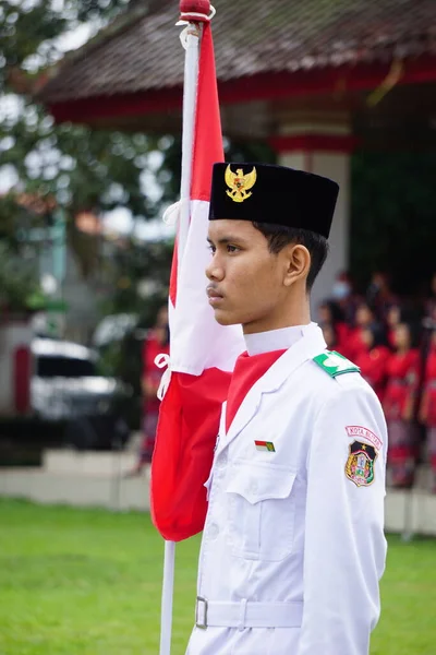 Paskibraka Izamiento Bandera Indonesia Con Bandera Nacional Durante Pancasila Grebeg —  Fotos de Stock